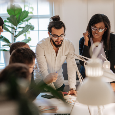 Liderze/liderko, rozwijaj swój zespół! Jak teoria przywództwa sytuacyjnego może wspierać w&nbsp;budowaniu wewnętrznej puli talentów i&nbsp;planów sukcesji?